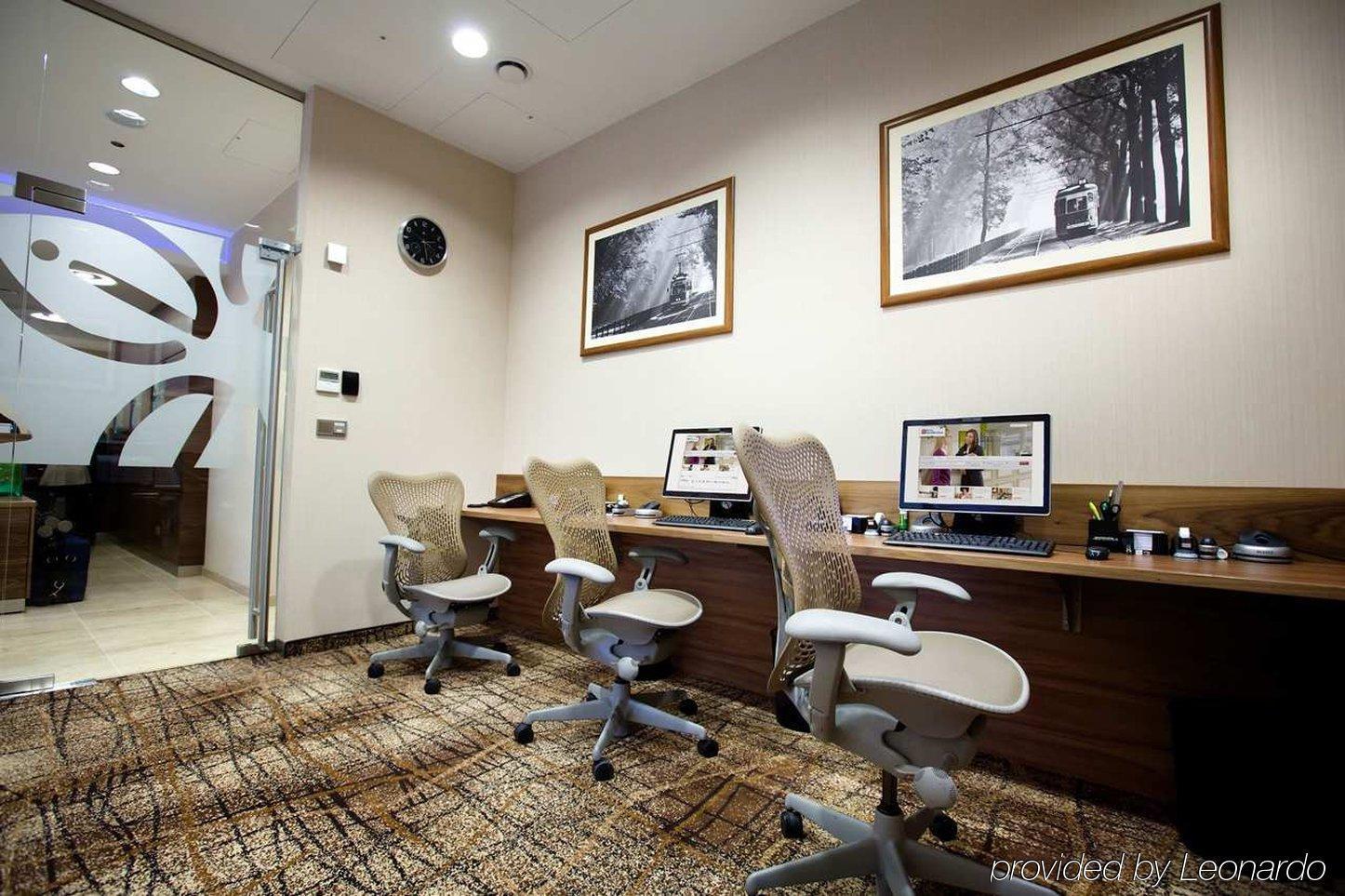 Отель Doubletree By Hilton Gurugram Baani Square Гургаон Удобства фото
